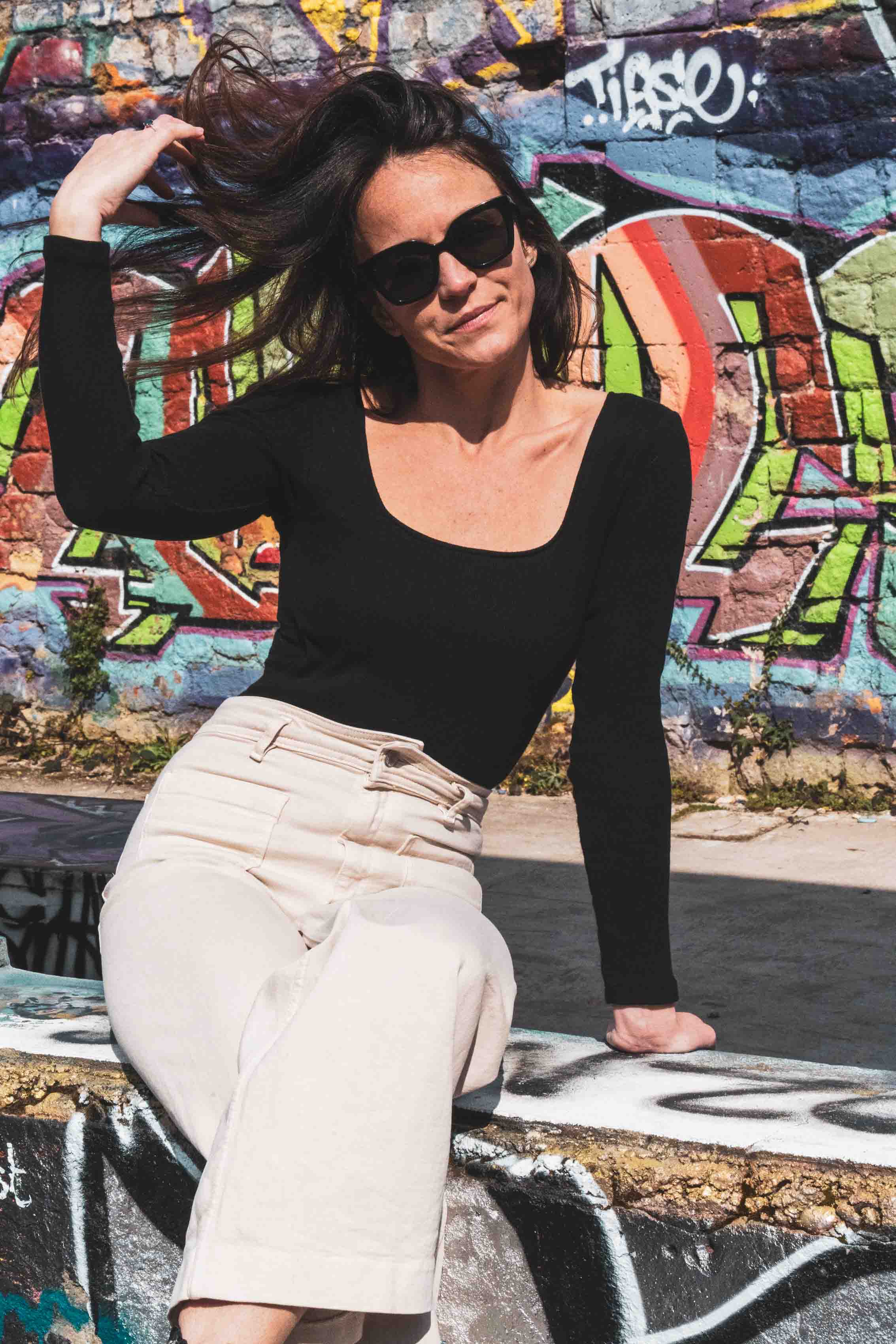 Lookbook_remplace_Marina_debardeur_assise.jpg